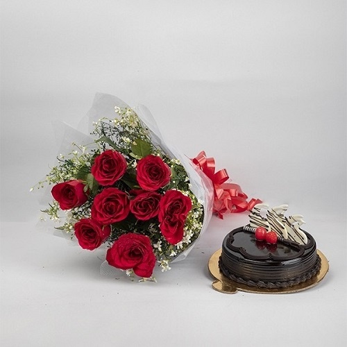 delicious chocolate truffle cake With Red Rose Bunch