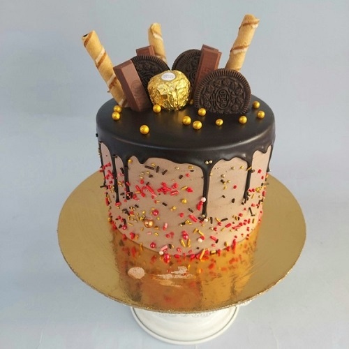 Chocolate Truffle Cake Topping with Kitkat and Oero