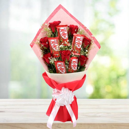 Send/Buy Online Red Roses With Kitkat Chocolates Bouquet