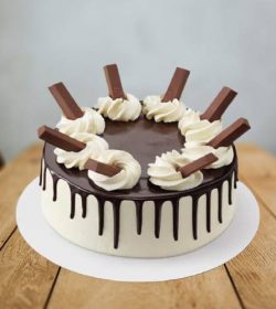 Kit-Kat-Chocolate-cake